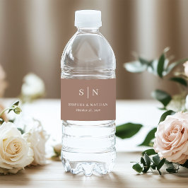 Taupe Minimalistisch und Chic | Monogramm Hochzeit Wasserflaschenetikett
