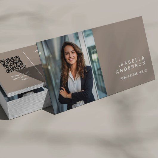 Taupe Modern Real Anwesen Berufliches Foto QR Visitenkarte