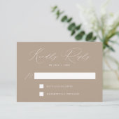Taupe Moderne Elegance Hochzeit RSVP Karte (Stehend Vorderseite)