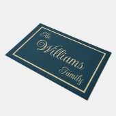 Taupe Navy Elegant Script Familienname Willkommens Fußmatte (Schrägansicht)