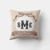 Taupe Reverse Griechischer Schlüssel Bow Monogram Kissen (Rückseite)
