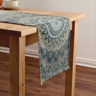 Taupe und Aquamarin Mandala mit Tribal Symmetrie Großer Tischläufer