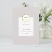 Taupe und Gold Foil Circle Mongram Wedding RSVP Karte (Stehend Vorderseite)