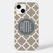Taupe und Graues Quatrefolienmuster Triple Monogra Case-Mate iPhone Hülle (Rückseite)