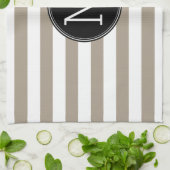 Taupe und weißes Streifenmuster Schwarzes Monogram Handtuch (Gefaltet)