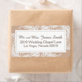 Taupe und White Lace Wedding Label (Insitu)