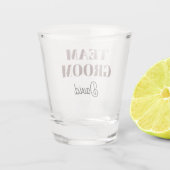 Taupe Wedding Team Groom Personalisiert Schnapsglas (Rückseite)