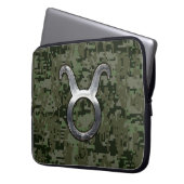 Taurus Signage auf Woodland Green Digital Camoufla Laptopschutzhülle (Vorderseite Links)