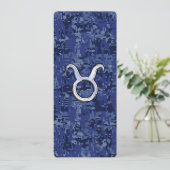 Taurus Zodiac Sign auf Navy Blue Digital Camouflag (Stehend Vorderseite)