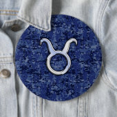Taurus Zodiac Sign auf Navy Blue Digital Camouflag Button (Beispiel)