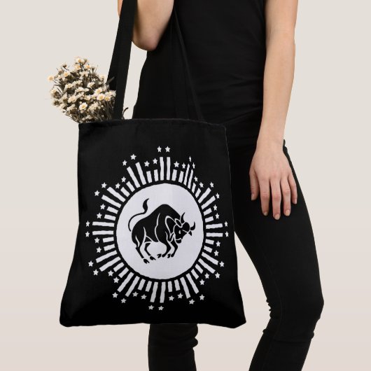 Taurus Zodiac Symbol mit keltischer Sternexplosion Tasche (Von Nahem)