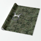 Taurus Zodiac Symbol on Green Digital Camo Geschenkpapier (Ungerollt)