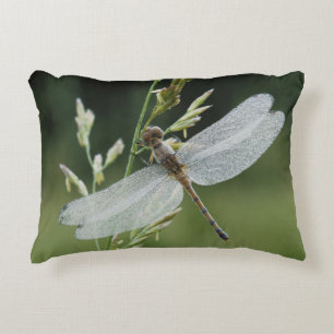 Tautropfen bedeckte Darner Libelle Zierkissen