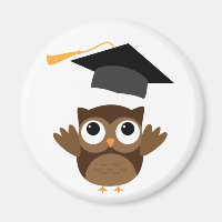 Tawny Owl mit seinem Graduiertenmagnet
