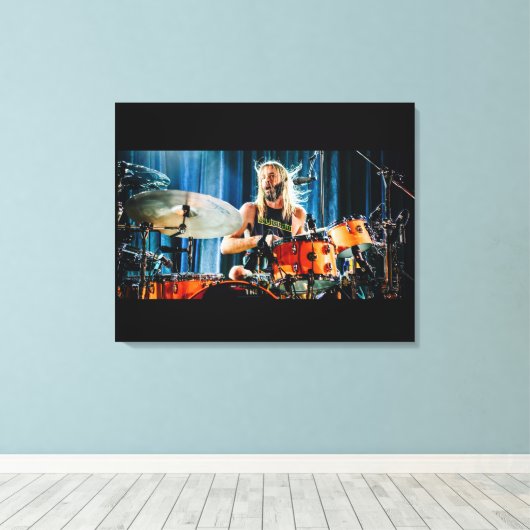 Taylor Hawkins spielt Schlagzeug Canvas Print Leinwanddruck (Insitu (Holzboden))