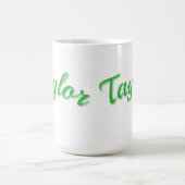 Taylor Name In Grün, Kaffeetasse (Mittel)