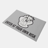 TAZ™ Evil Grin Abzeichen Fußmatte (Schrägansicht)