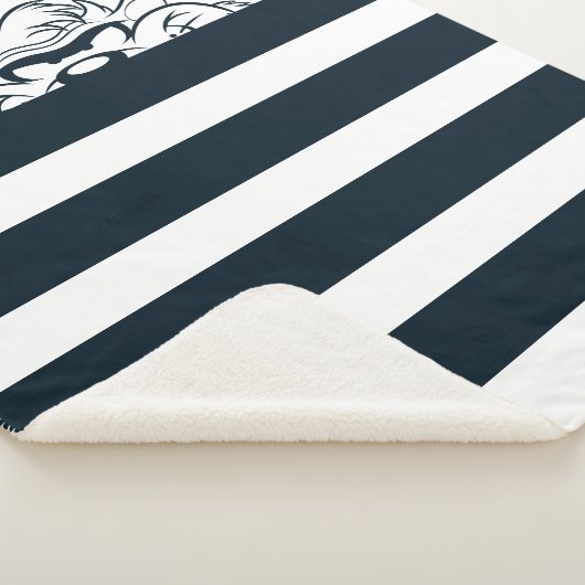 TAZ™ versteckt sich in Streifen Sherpadecke (3/4)