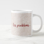 Taza beige con leyenda, Más café Menos problemas Jumbo-Tasse (Rechts)