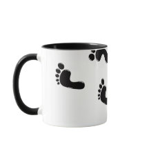 ¡Taza con diseño divertido de pies manchando!