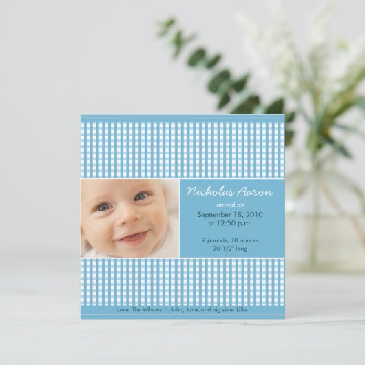 {TBA} Wertvoller Gingham (blau) Geburtsankündigung Ankündigung (Stehend Vorderseite)