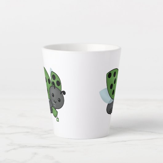 Tea Drinking Ladybug Latte Tasse (Vorderseite)