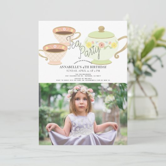 Tea Party Tea Pot & Cups Girl Birthday Foto Einladung (Stehend Vorderseite)