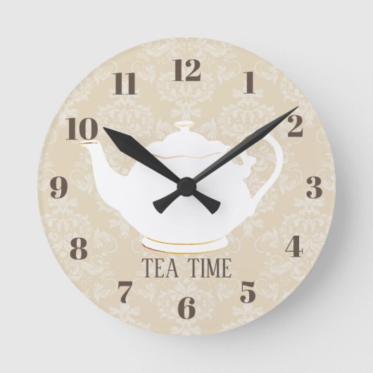 Tea Time Elegant Teapot Cream Damask Runde Wanduhr (Vorderseite)