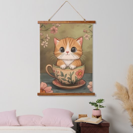 Tea Time mit einem winzigen Kitten Wandteppich Mit Holzrahmen (Schlafzimmer)
