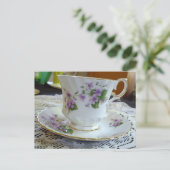 Tea Time - Vintage Violets Tea Cup Postkarte (Stehend Vorderseite)
