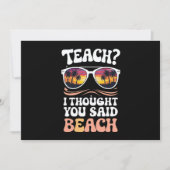 Teach ich dachte, Sie sagten Beach Teacher Groovy Einladung (Vorderseite)