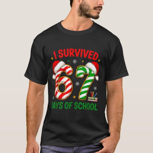 Teacher Christmas Funny Meme I Survived 67 Days Of T-Shirt (Vorderseite)