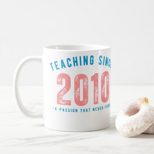 Teacher Mug | Teaching Since 2010 Kaffeetasse (Mit Donut)