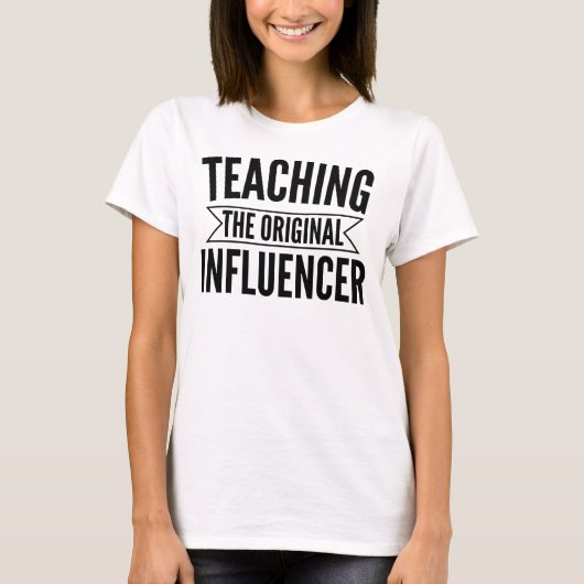 Teaching: The Original Influencer – Bold Educator T-Shirt (Vorderseite)