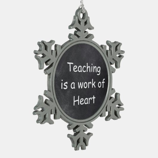 Teaching Work Heart Chalkboard Design Geschenk Ide Schneeflocken Zinn-Ornament (Links)
