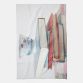 Teacup auf Buchstapel Küchentuch (Vertikal)