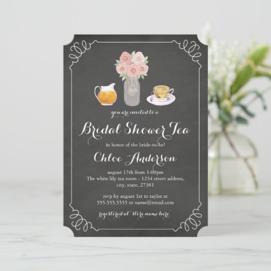 Teacup Chalkboard Brautparty Tee Party Einladung (Stehend Vorderseite)