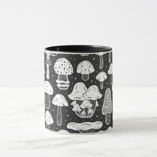 Teakholz-Pilze aus schwarzem und weißem Kaffee Tasse (Zentrum)