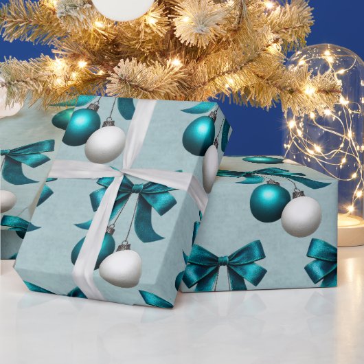 Teal and White Christmas Bauble Ornament Geschenkpapier (Feiertage)