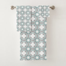 Teal and white geometric patterned badhandtuch set