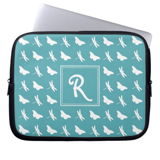 Teal Butterfly and Dragonfly Pattern Monogram Laptopschutzhülle (Vorderseite)