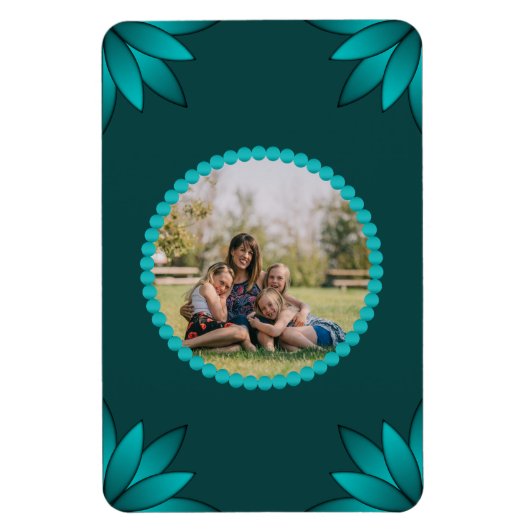 Teal Leaf Mandala Design auf Dunkelcyan Magnet (Vertikal)