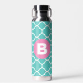 Teal Quatrefoil Pattern Custom Pink Monogram Trinkflasche (Vorne)