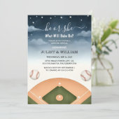 Team Ball Game Pitch Fun Baseball Gender Reveal Einladung (Stehend Vorderseite)
