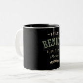 Team Benicio Lifetime Member Personalisiert Name Zweifarbige Tasse (Vorderseite Links)