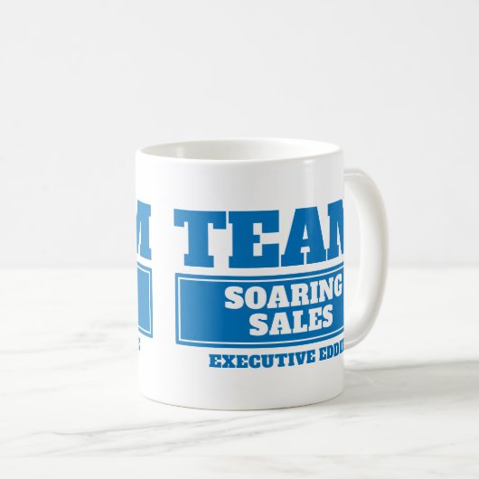 Team blaue personalisierte Büro- oder Kaffeetasse (VorderseiteRechts)