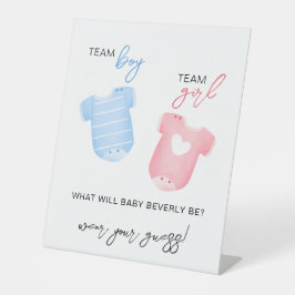 Team Boy Team Girl tragen, was Baby raten wird Sockelschild