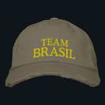 Team Brasil bestickt Bestickte Kappe<br><div class="desc">Zeigen Sie Brasil mit diesem goldenen und grünen bestickten Hut. Lest Team Brasil oder personalisiere mit deinem eigenen Text.</div>