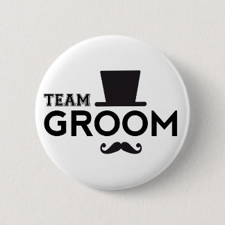 Team-Bräutigam mit Hut und dem Schnurrbart Button