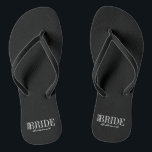 Team Bride Bridesmaid Brautparty Flip Flops Badesandalen<br><div class="desc">Personalisieren Sie den benutzerdefinierten Text oben. Weitere Koordinierungsaufgaben finden Sie in unserer Kollektion "For Team Bride".</div>